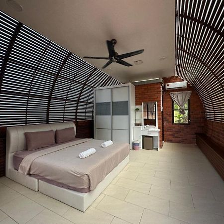 Red House The Garden Stay In Bukit Tinggi By Play Bentong Esterno foto