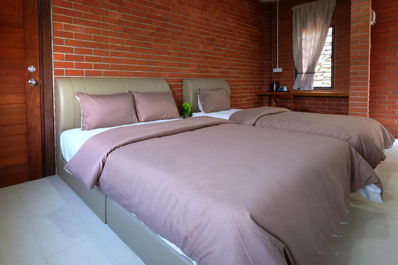 Red House The Garden Stay In Bukit Tinggi By Play Bentong Esterno foto