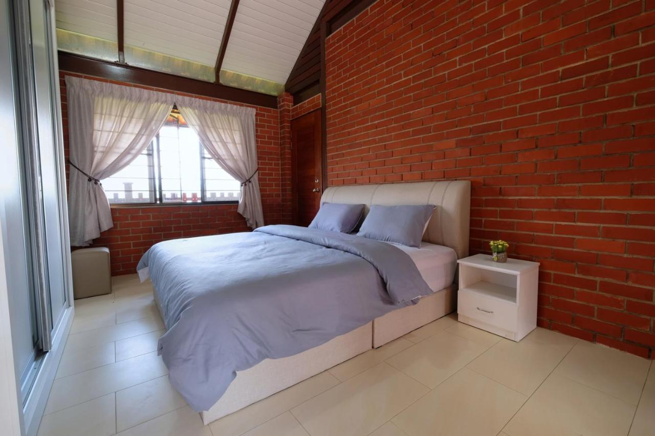 Red House The Garden Stay In Bukit Tinggi By Play Bentong Esterno foto