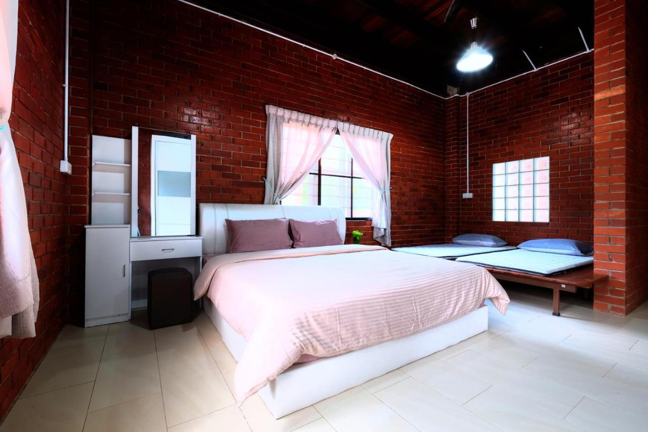 Red House The Garden Stay In Bukit Tinggi By Play Bentong Esterno foto