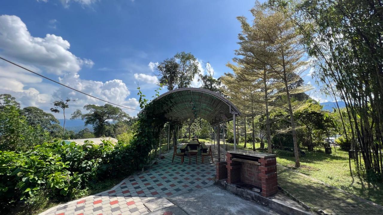 Red House The Garden Stay In Bukit Tinggi By Play Bentong Esterno foto