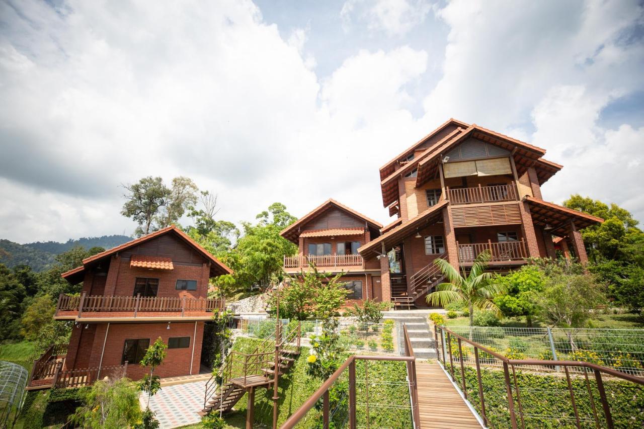 Red House The Garden Stay In Bukit Tinggi By Play Bentong Esterno foto