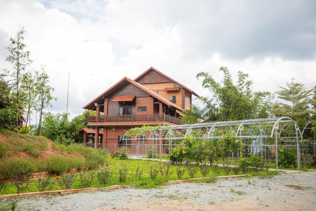 Red House The Garden Stay In Bukit Tinggi By Play Bentong Esterno foto