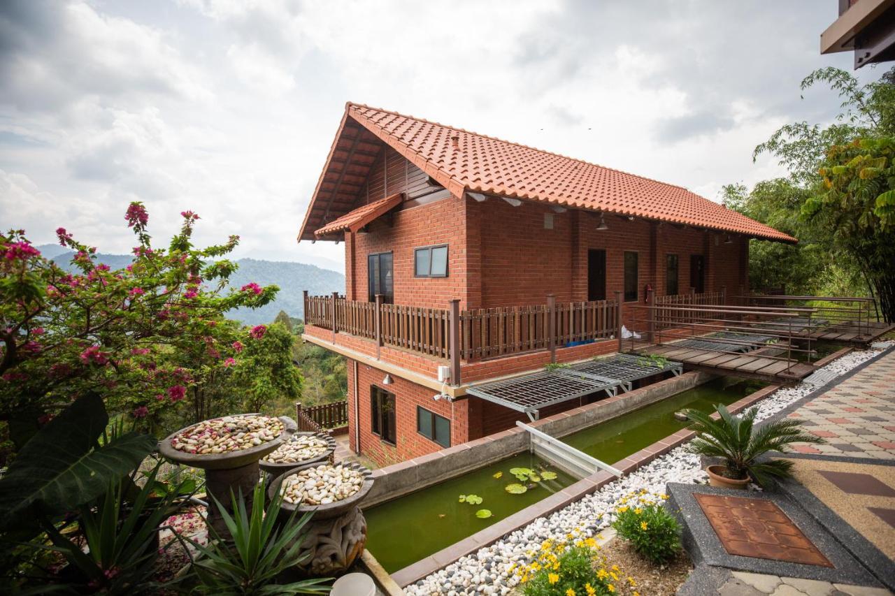 Red House The Garden Stay In Bukit Tinggi By Play Bentong Esterno foto