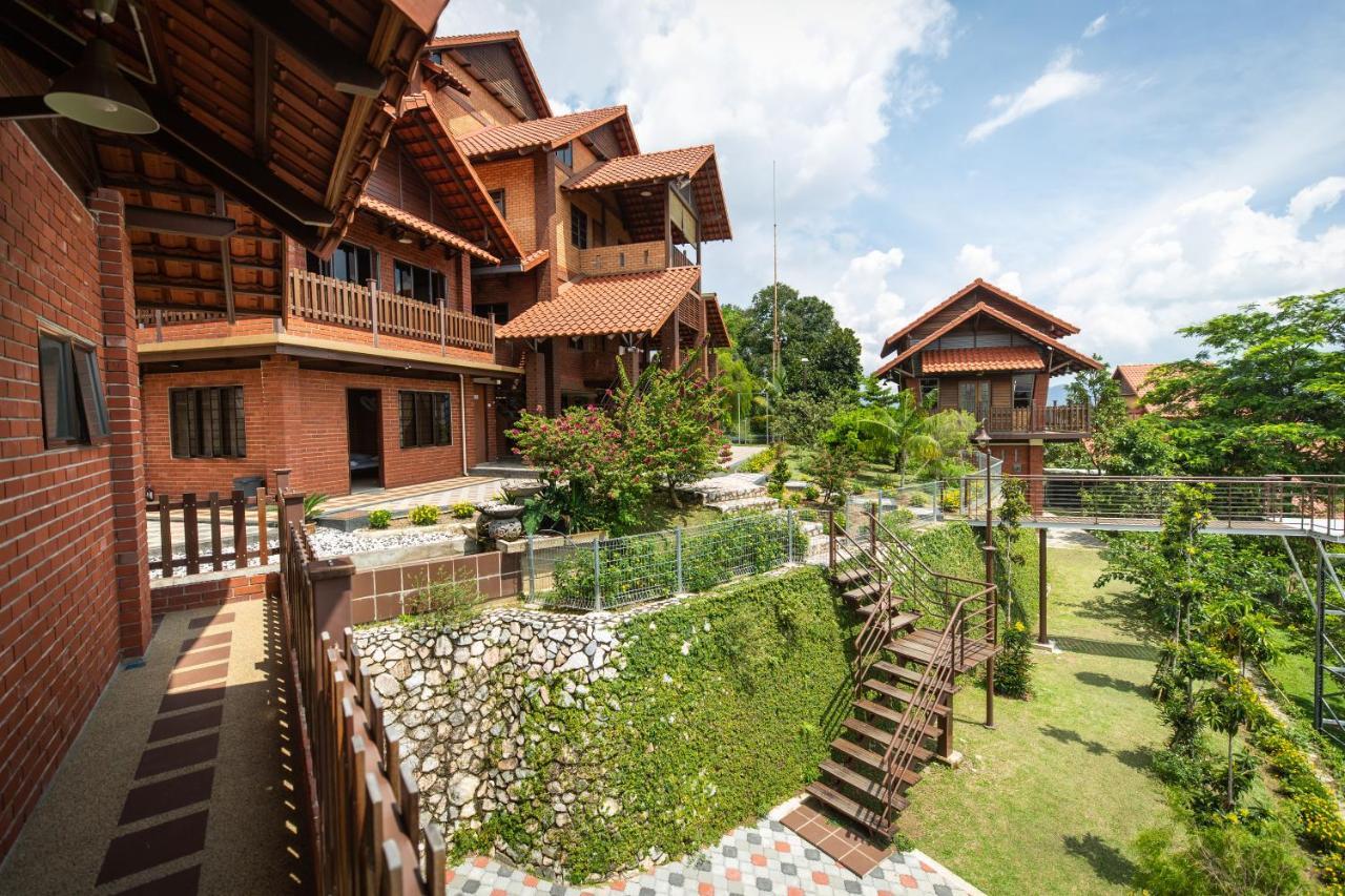 Red House The Garden Stay In Bukit Tinggi By Play Bentong Esterno foto