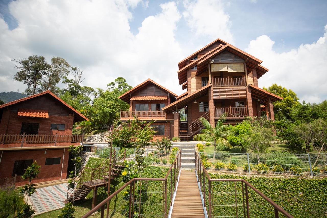 Red House The Garden Stay In Bukit Tinggi By Play Bentong Esterno foto