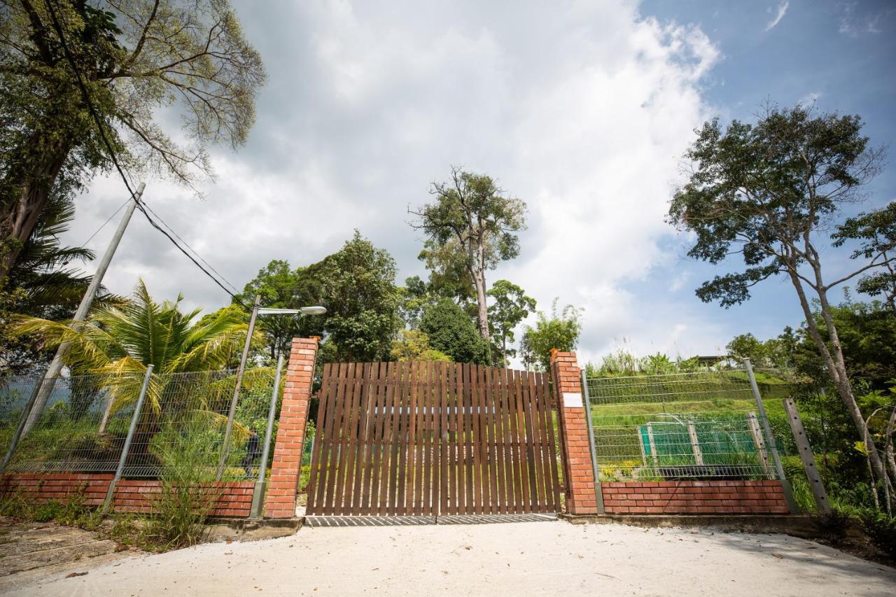 Red House The Garden Stay In Bukit Tinggi By Play Bentong Esterno foto