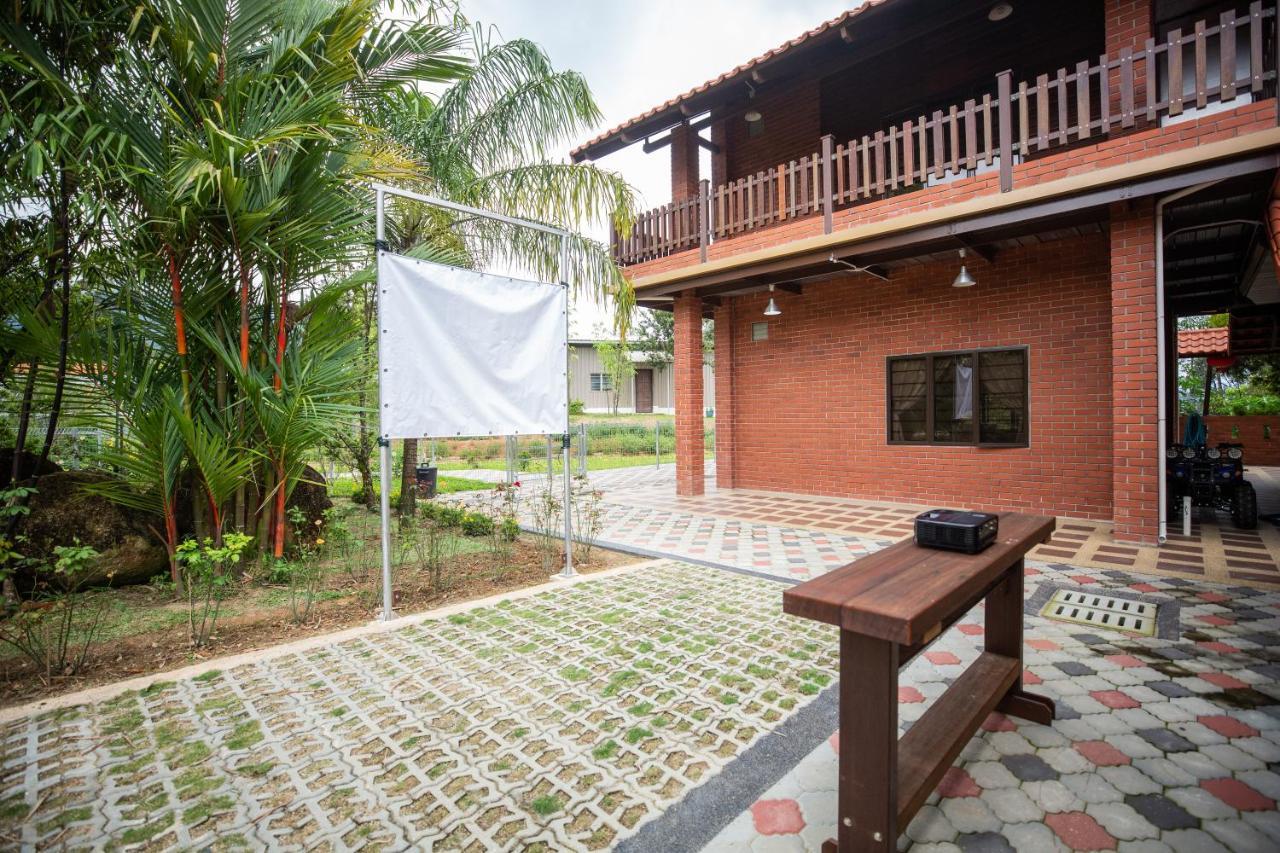 Red House The Garden Stay In Bukit Tinggi By Play Bentong Esterno foto