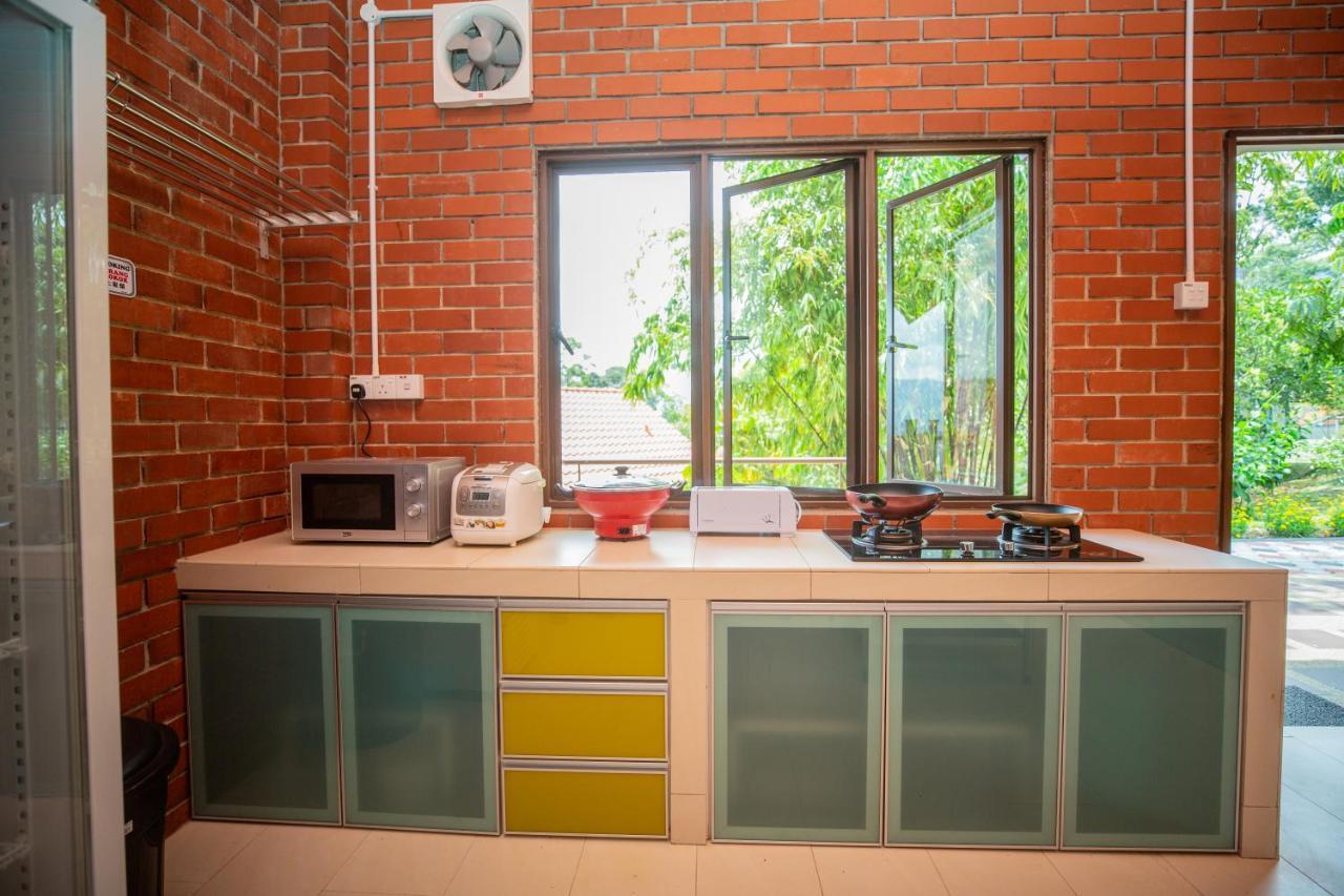 Red House The Garden Stay In Bukit Tinggi By Play Bentong Esterno foto