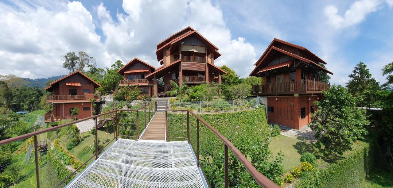 Red House The Garden Stay In Bukit Tinggi By Play Bentong Esterno foto